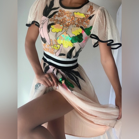 ZCRAVE NYC Boutique ‘Natia’ Midi Dress. Gorgeous and flattering for all shapes.L - Picture 9 of 14